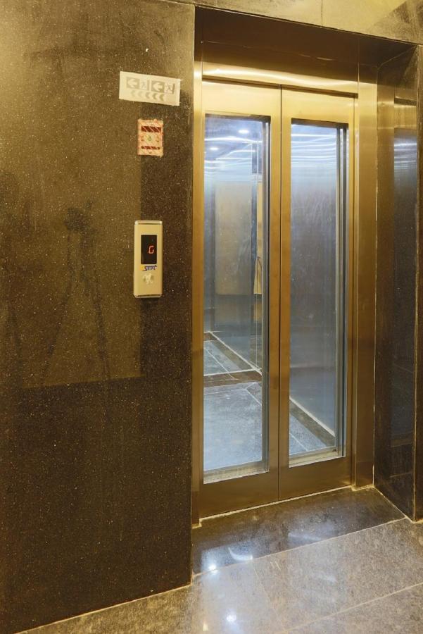 Hotel Devrana Delhi Airport Yeni Delhi Dış mekan fotoğraf