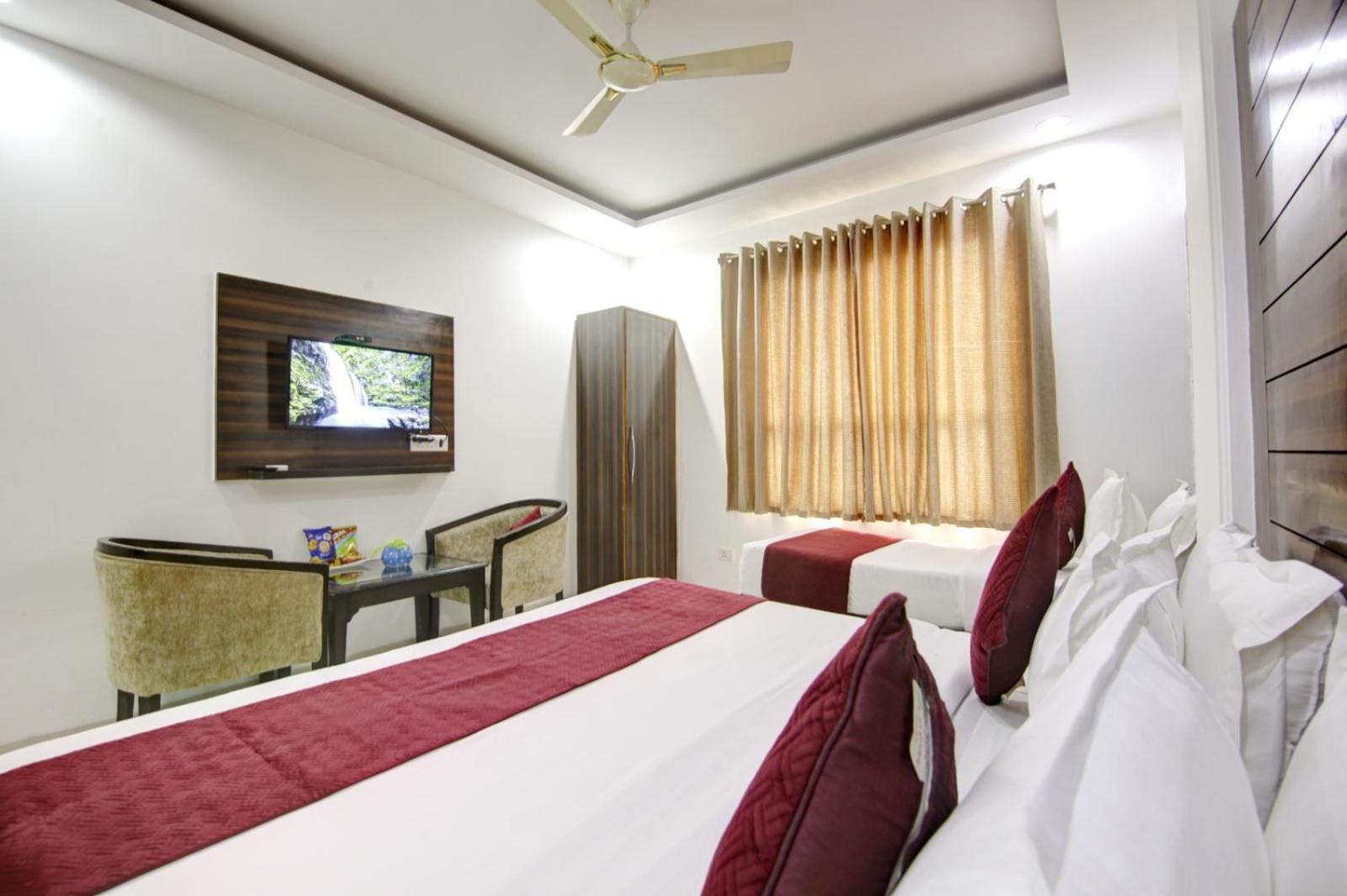 Hotel Devrana Delhi Airport Yeni Delhi Dış mekan fotoğraf