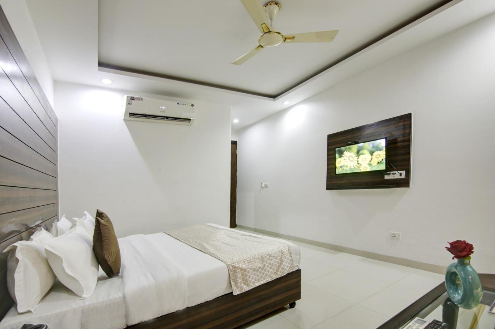 Hotel Devrana Delhi Airport Yeni Delhi Dış mekan fotoğraf