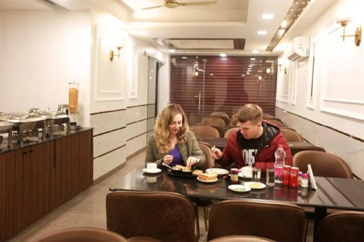 Hotel Devrana Delhi Airport Yeni Delhi Dış mekan fotoğraf