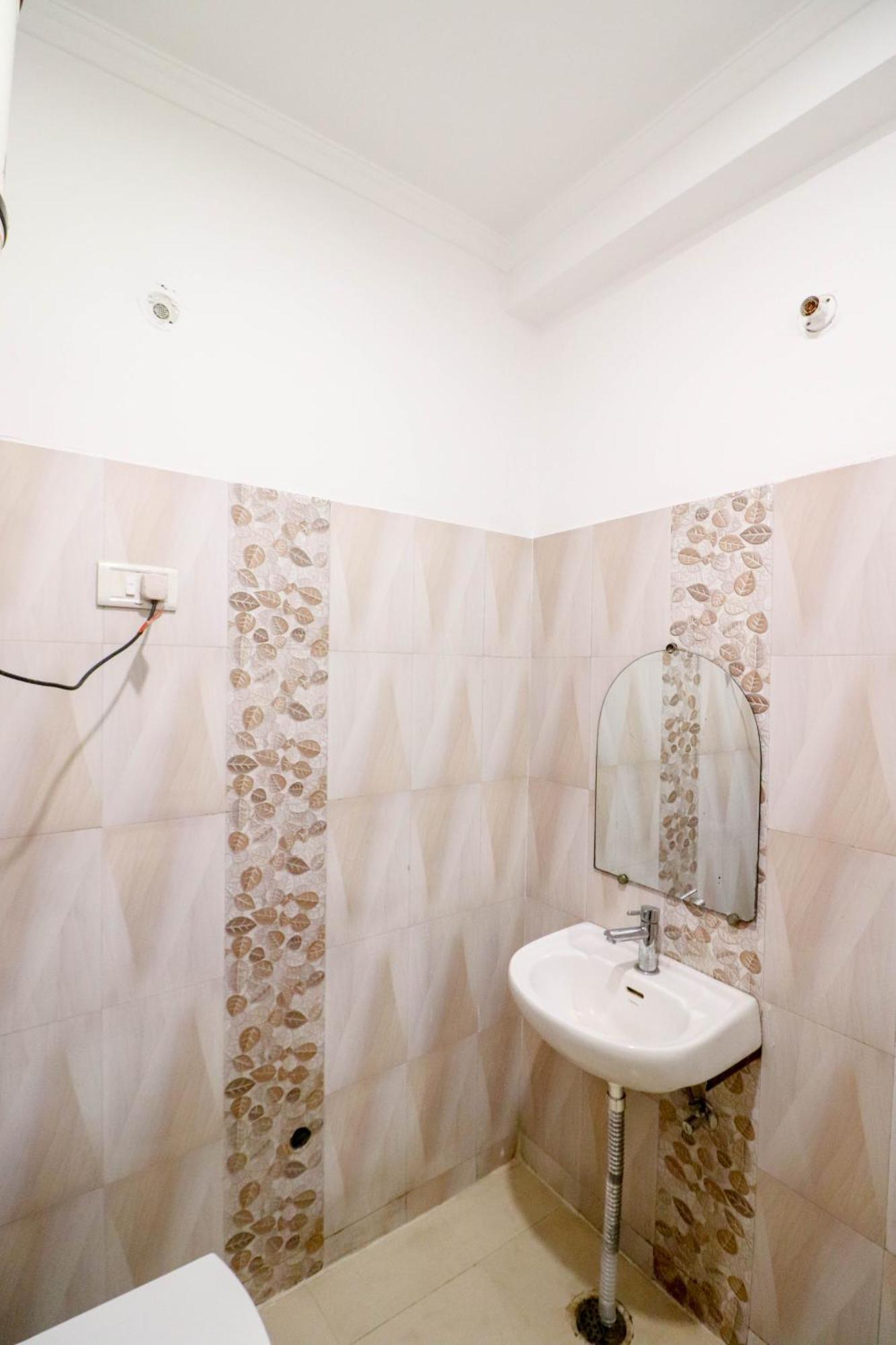 Hotel Devrana Delhi Airport Yeni Delhi Dış mekan fotoğraf